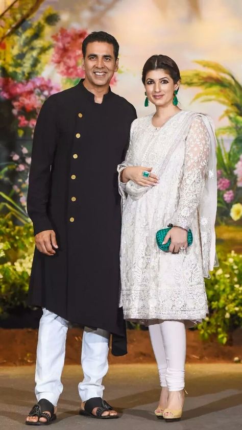 Akshay Kumar And Twinkle Khanna, Twinkle Khanna Fashion, Akshay Kumar And Twinkle, Twinkle Khanna, Stylish Kurtis Design, Celebrity Casual Outfits, Bollywood Couples, Indian Bridal Fashion, Simple Pakistani Dresses