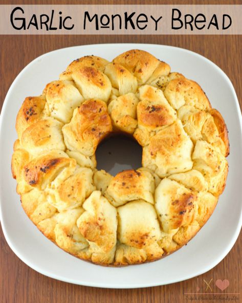 Garlic Monkey Bread Garlic Monkey Bread Recipe, Garlic Monkey Bread, Savory Monkey Bread, Rhodes Bread, Frozen Garlic Bread, Hot Chocolate Mix Recipe, Monkey Bread Recipe, Savory Breads, Diy Hot Chocolate