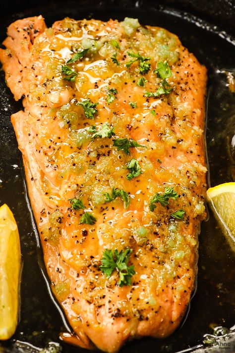 Make dinner easy with this skillet honey garlic salmon, one of the best salmon recipes! Fresh salmon is cooked in a quick and flavorful sauce, all in under 15 minutes. Garlic Honey Salmon, Honey Salmon Recipes, Best Salmon Recipes, Best Salmon Recipe, Best Salmon, Honey Garlic Salmon, Honey Salmon, Fresh Salmon, Garlic Salmon