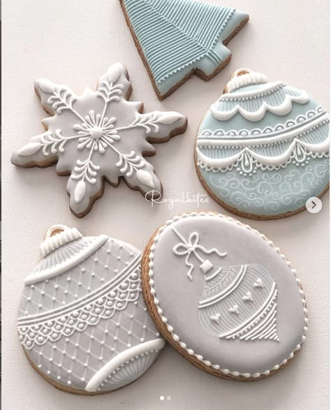 Christmas, Sugar Cookies, Royal Icing, Piping, Snowflake, Ornaments, Hearts, Grey, Blue, White - @royalbites Snowflake Cookies Decorating, Fancy Sugar Cookies, Sugar Cookies Royal Icing, Royal Icing Christmas Cookies, Snowflake Christmas Cookies, Royal Icing Piping, Christmas Sugar Cookies Decorated, Cookies Royal Icing, Cute Christmas Cookies