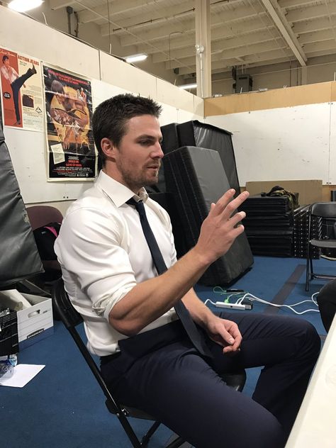 Stephen Amell, To Win, Vancouver, Latest News, Sydney, Fan, Twitter, Books