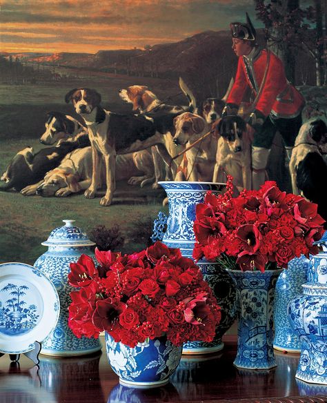 Blue & White Porcelain with red roses. Blue And White Vases, Chinoiserie Table, Chinoiserie Christmas, Instagram Flowers, Blue White Decor, Chinoiserie Chic, White Christmas Decor, Blue And White China, White China