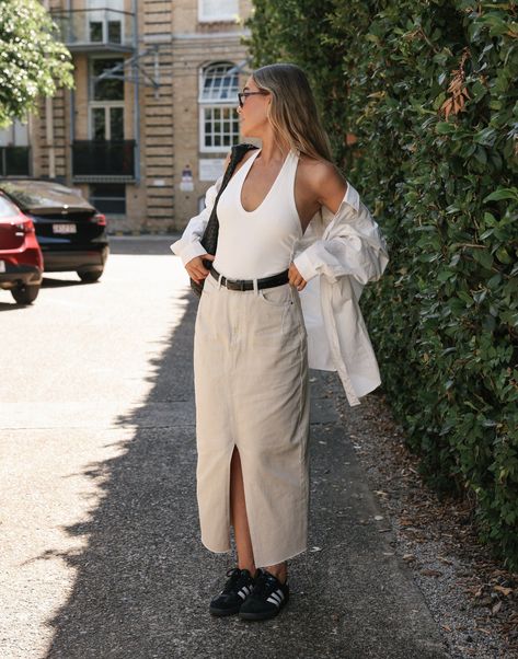 Drew Denim Midi Skirt (Latte) - 16 Charcoal Top Outfit, Midi Linen Skirt Outfit, Linen Midi Skirt Outfit, Brown Midi Skirt Outfit, Parisian Summer Style, White Denim Skirt Outfit, Linen Skirt Outfit, Cotton Skirt Outfit, Demin Skirt Outfit