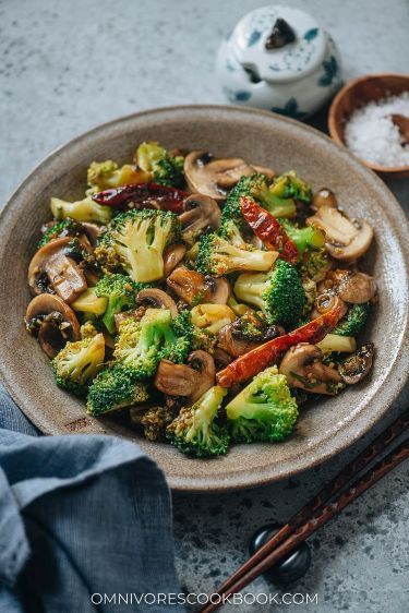 Broccoli And Mushroom Stir Fry, Salami Sticks, Fruit Sides, Mushroom Stir Fry, Garlic Sauce Recipe, Fried Broccoli, Carb Diet Plan, Mushroom Dish, Easy Rice