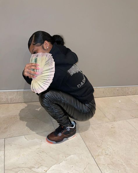 Nuni Dior on Instagram: “Came up like Giannis, I get bigger bucks 💕 hoodie: @dashuri.fascino Use my code “Asha22” for money off” Having Motion, Nuni Dior, Black Girls With Tattoos, Creative Poses, Streetwear Fits, Rich Girl Lifestyle, Dope Outfits For Guys, Chill Fits, Pretty Females