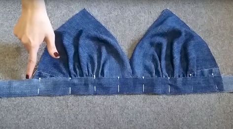 Top From Jeans, Make A Crop Top, Crop Top Diy, Rectangle Face, Diy Crop Top, Diy Denim, How To Tie Ribbon, Crop Top Pattern, Jeans Pant