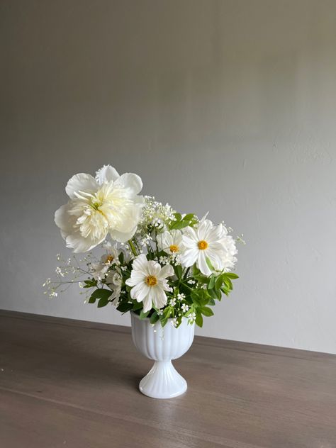 White peony, white cosmo, white daisies, white flower arrangement, neutral wedding floral, neutral wedding flowers, fun bouquet, vintage vase, retro vase, summer florals, ditsy floral, floral design Cosmo Flower Arrangement, White Cosmo, White Flower Arrangements, Neutral Wedding Flowers, White Peonies, Neutral Wedding, Summer Floral, Vintage Vases, White Summer