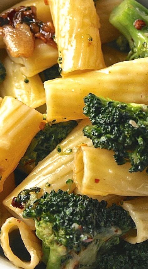 Broccoli Rigatoni. Broccoli Rigatoni Pasta, Rigatoni And Broccoli Recipes, Garlic Broccoli Pasta, Rigatoni Recipes Easy, Broccoli Rigatoni, Rigatoni Pasta Recipes, Pasta And Broccoli, Pasta Arrabiata, Chicken Rigatoni