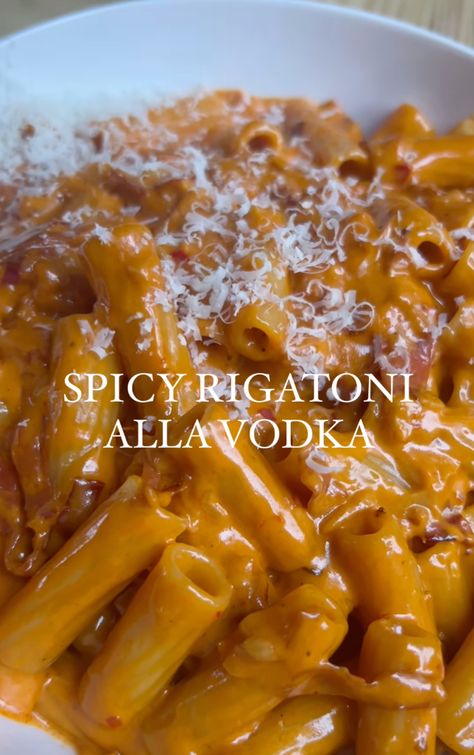 Rigatoni A La Vodka, Spicy Sausage Rigatoni, Rigatoni Vodka Pasta, Vodka Rigatoni Recipe, Spicy Rigatoni Alla Vodka, Spicy Rigatoni Pasta, Spicy Vodka Pasta, Spicy Rigatoni, Spicy Pasta Recipes