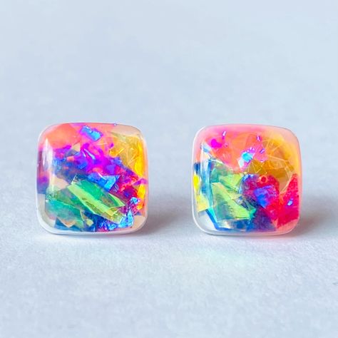 Resin Things, Resin Studs, Resin Stud Earrings, Resin Jewelry Diy, Epoxy Resin Crafts, Polymer Jewelry, Pink Neon, Plastic Jewelry, Earrings Pink