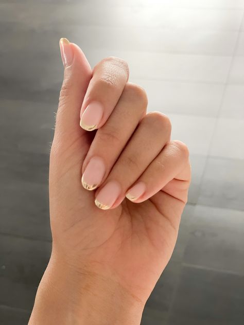 Gold minimalist nails, gold nails, gold french tip Gold Micro Tip Nails, Oval Gold French Tip Nails, Light Pink Nails With Gold Tips, Short Gold Accent Nails, Gold Tip Manicure, Accent French Tip Nails, Oval Nails Gold Tips, White Nail Gold Tip, Short White And Gold Nails Simple