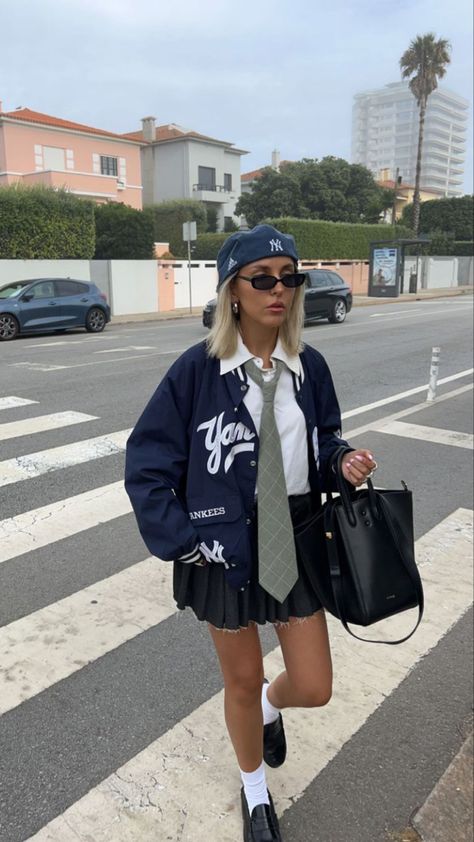 Baseball Jacket Outfit Street Style, Yankee Outfits Women, Race Car Jacket Outfit, New York Yankees Outfit, Baseball Jersey Outfit Women, Clean Outfits, Yankees Outfit, Baseball Jacket Outfit, Baseball Game Outfit