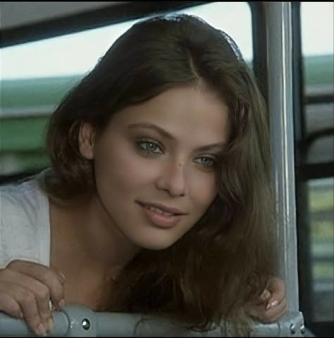 Face Claims Italian, Beige Blonde Hair, Ornella Muti, Y2k Hairstyles, Soft Beauty, Beige Blonde, Angel Aesthetic, Italian Actress, Aesthetic Women