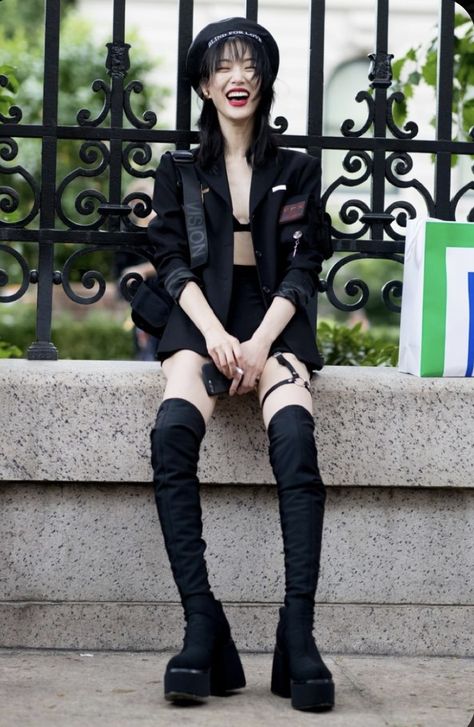 Beret Outfits, Choi Sora, Money Board, Oc Fashion, Sora Choi, Nana Osaki, Tokyo Street Fashion, New York Fashion Week Street Style, Model Street Style