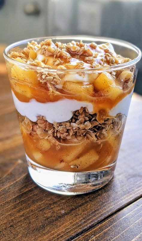 Caramel Parfait, Easy Midnight Snacks, Caramelized Honey, Honey Caramel, Parfait Breakfast, Fruit Parfait, Honey Walnut, Maple Butter, Parfait Recipes