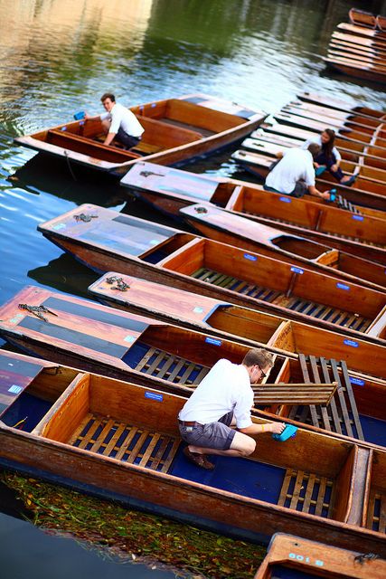 Punts, an open flatbottom boat with squared ends, used in shallow waters & usually propelled by a long pole, Cambridge, England.. Punting Cambridge, Punt Boat, Japanese Fishing Boat, The Great Loop Boating, Century Boats, Admissions Office, Canal Boats England, Wood Boat Building, Cambridge England