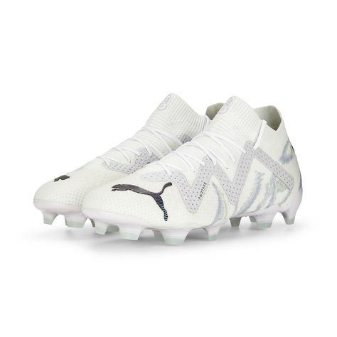 White Football Boots, Puma Football Boots, Puma Boots, Womens Soccer Cleats, Nike Football Boots, Soccer Boots, White Puma, Soccer Skills, Playing Football