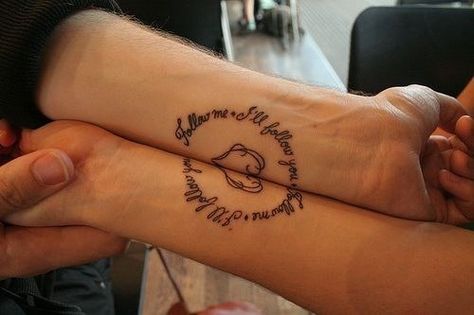 Follow me -- 31 Insanely Cool And Adorable Matching Tattoos For Twins Him And Her Tattoos, Twin Tattoos, Cute Couple Tattoos, Kunst Tattoos, Friendship Tattoos, Weird Tattoos, Ring Tattoos, Best Friend Tattoos, Wedding Tattoos