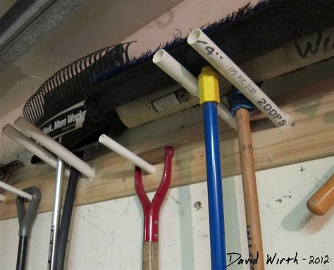 diy shovel holder garage shovel holder diy Porsche Decor, Garage Solutions, Garden Tool Rack, Garage Organization Tips, Garage Organisation, Garage Floor Paint, Storage Shed Organization, Garage Cabinet, Garden Tool Organization