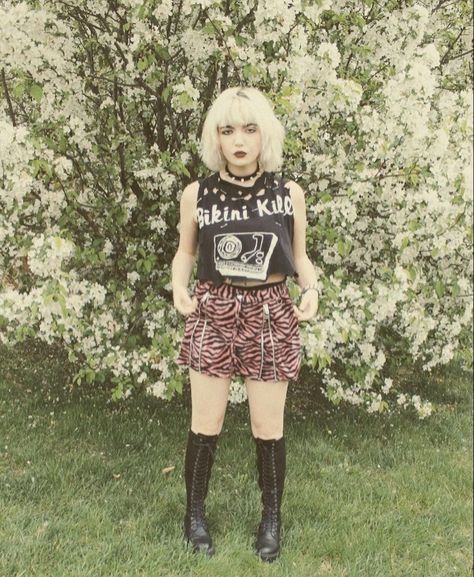 Lipst1ckteeth Outfits, 90s Riot Grrrl Fashion, Riot Girl Outfits, 90s Grunge Kinderwhore Outfits, Riot Fest Outfit, Riot Girl Fashion, Feminine Punk, Riot Grrrl Outfits, Claire Core