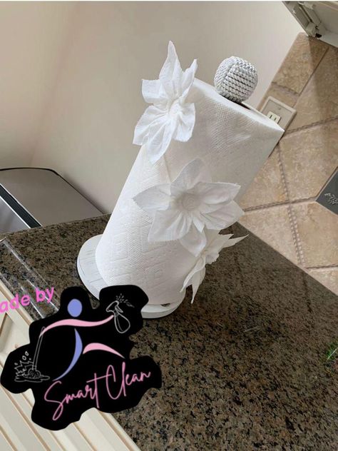 Paper Towel Folding Ideas, Paper Towel Origami, Toilet Paper Folds, Towel Sculpture, Decorative Towel Folding, Towel Folds, Towel Folding Ideas, Toilet Paper Origami, Coffee Filter Flowers Diy