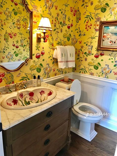 90s Bathroom, Maximalist Bathroom, Cottage Core Home, Casa Vintage, Classic Bedroom, Village House Design, Cute House, Room Planning, Maximalism