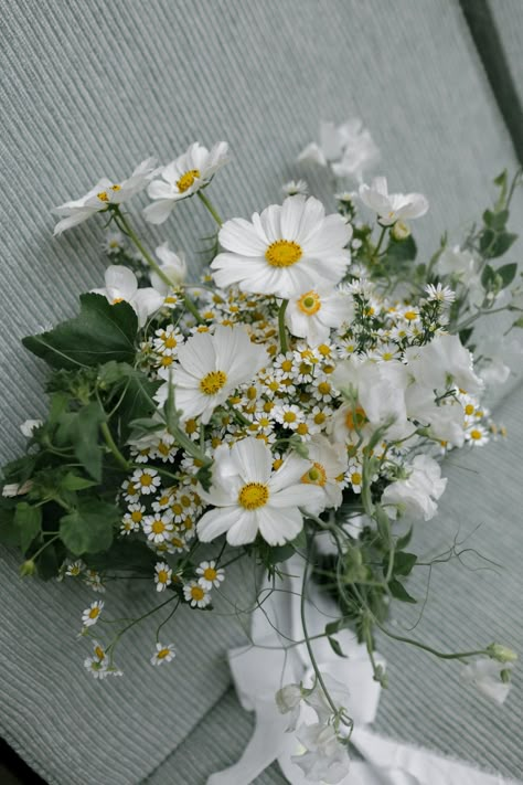 Julia + Edward by Emma Wilder Wedding Meadow Flowers, June Flowers, Bouquet Champetre, Ranunculus Bouquet, August Flowers, Together Journal, Romantic Dinner For Two, Vintage Lace Weddings, Hippie Wedding