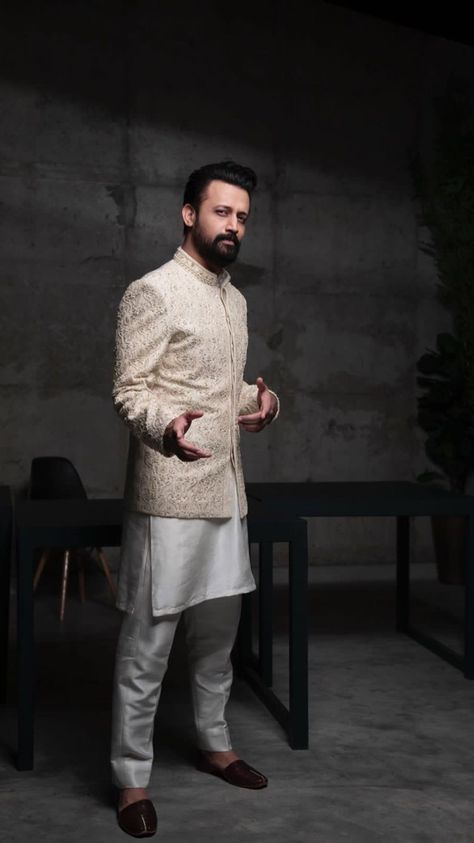 Indo Western Outfits For Men, Man Fashion Style, Coat Pant For Men, India Fashion Men, Indian Wedding Suits Men, Jodhpuri Suits For Men, Indian Wedding Clothes For Men, Sherwani For Men Wedding, Wedding Kurta For Men