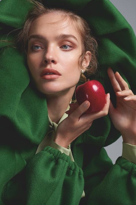 Vogue Photography, Natalia Vodianova, Mario Testino, Fashion Photography Editorial, Creative Portraits, Portrait Inspiration, Fashion Editorial, Beauty Photography, Editorial Photography