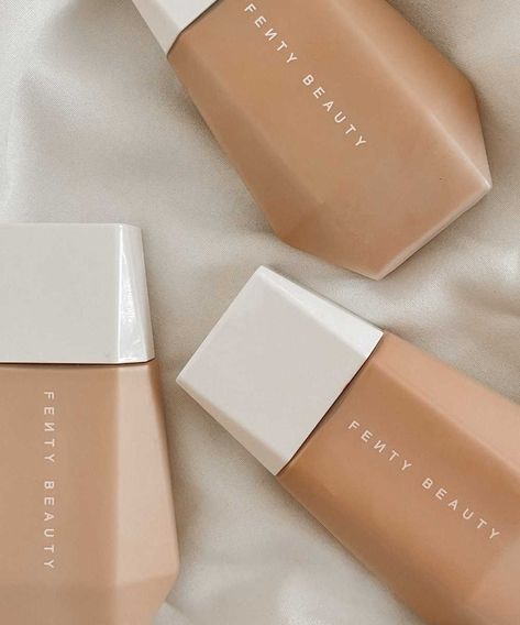 LENNE: Fenty Beauty Eaze Drop Blurring Skin Tint Review Fenty Beauty Eaze Drop, Foundation Sponge, Skin Tint, Physical Sunscreen, Cushion Foundation, Neutral Undertones, Cool Undertones, Glossy Lips, The 5th Of November