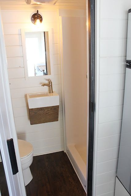 Closet Bathroom Tiny, Industrial Tiny House, Micro Bathroom, Tiny Shower Room, Tiny Bathroom Sink, Tiny Home Bathrooms, Rustic Tiny House, Small Room Makeover, Tiny House Towns