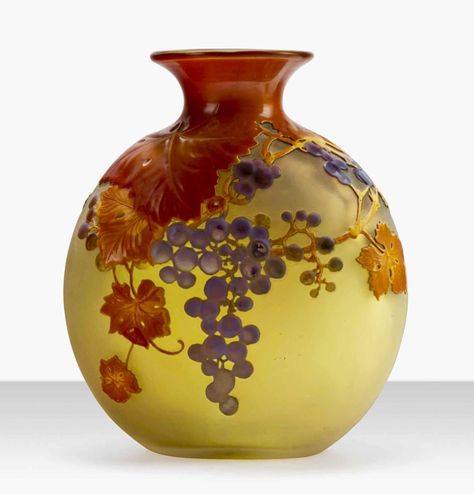 Émile Galle - A 'Grape' vase, circa 1920. L'art Du Vitrail, Design Art Nouveau, Emile Galle, Art Nouveau Furniture, Glass Objects, Painted Glass Art, Vase Lamp, Art Of Glass, Art Nouveau Design