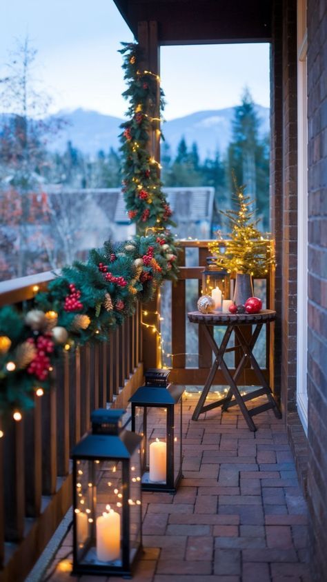 Outdoor Christmas Decorations Balcony, Small Balcony Christmas Decor, Christmas Balcony Ideas Apartment, Apartment Patio Christmas Decor, Balcony Christmas Lights, Christmas Balcony Decor, Christmas Balcony Ideas, Table With Candles, Diy Backyard Projects