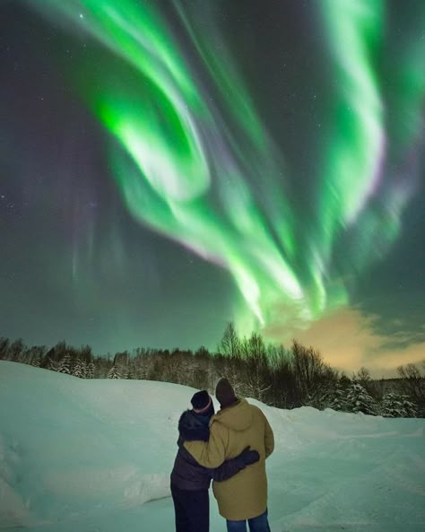 Lights Proposal, Jesus Y Yo, Future Soulmate, Alaska Northern Lights, Things To Do Together, Neon Birthday Party, Christmas Aesthetics, Ghost World, Neon Birthday