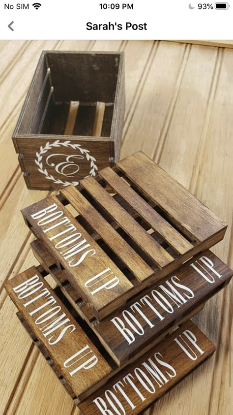 Mini Pallet Ideas, Mini Pallet Coasters, Crate Crafts, Dollar Store Projects, Pallet Coasters, Dollar Diy, Mini Crates, Dollar Tree Projects, Diy Dollar Tree Crafts