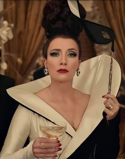 Baroness Von Hellman, Cruella Movie, Neutral Lipstick, Cruella 2021, Art Of Cinema, Lady Tremaine, The Baroness, Best Costume Design, Moral Of The Story