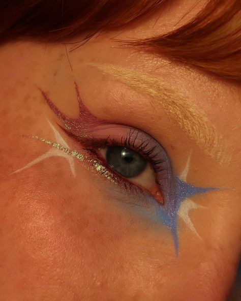 Pink Star Makeup, Weird Makeup Looks, Cybercore Makeup, Mystical Makeup, Abstract Makeup Looks, Fun Eyeliner, Unique Makeup Looks, Make Up Aesthetic, Up Aesthetic