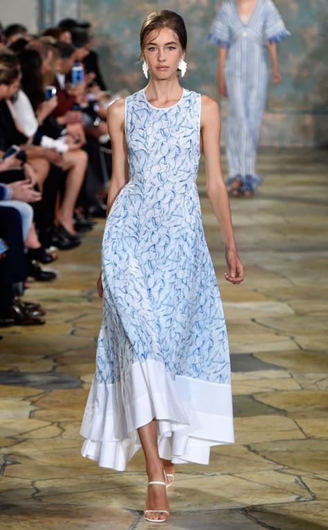 Photos from Best Looks at New York Fashion Week Spring 2016 - Page 3 - E! Online Blue Dress Outfit, Tory Burch Outfits, Blue Dresses For Women, Dorothy Dandridge, Desmond Tutu, Pattern Outfits, Tory Burch Dress, Spring Design, Dress Inspo