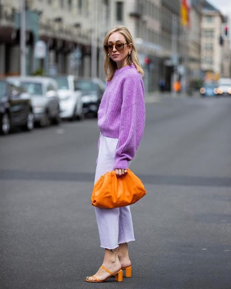 Purple Trousers Outfit, Orange Ootd, Cardigan Street Style, Street Style Spain, Violet Outfit, Winter Color Season, Spring Color Season, Lilac And Orange, Lilac Sweater