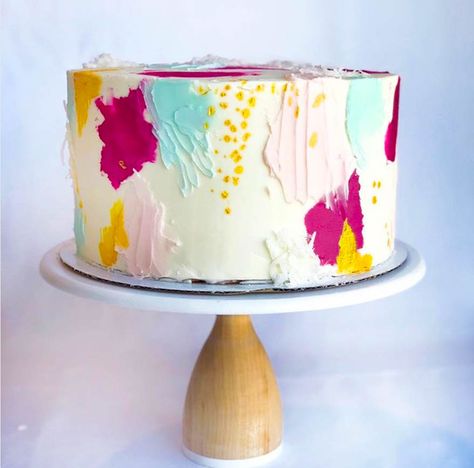 20 Gorgeous Buttercream Painted Cakes - Find Your Cake Inspiration Artistic Cake Ideas, Watercolor Cake Painting, Buttercream Painted Cakes, Painted Buttercream Cake, Painter Cake, Congrats Cake, Brushstroke Cake, Painting Cake, Colorful Birthday Cake