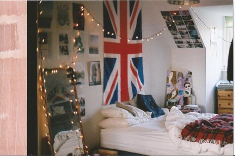 . Tumblr Rooms, Indie Room, Future Apartment, Teenage Bedroom, Bucket Lists, Dream Rooms, Cool Rooms, Dream Bedroom, My New Room