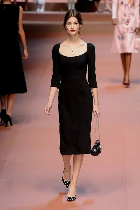 Classic Sheath Dress, 2011 Fashion, Soft Dramatic, Classy Work Outfits, Black Sheath Dress, Signature Look, 가을 패션, Fashion Icons, Mode Vintage