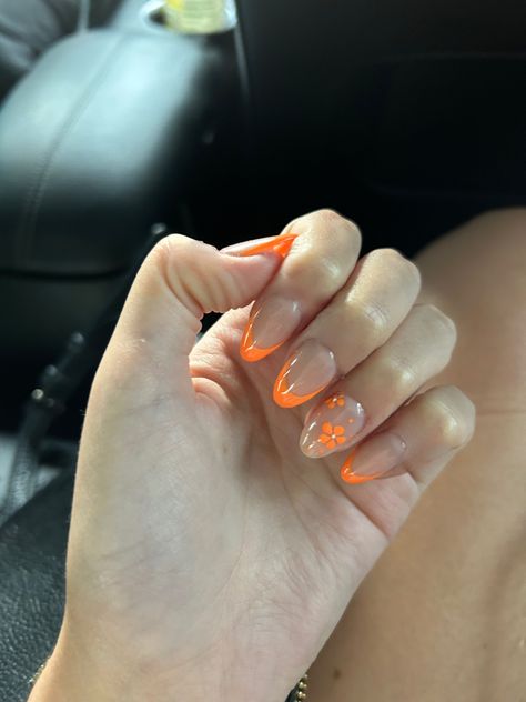 Orange Flower Acrylic Nails, Orange Flower French Tip Nails, Orange And White Almond Nails, Light Orange Nails With Design, Orange French Tip With Design, Orange Oval Acrylic Nails, Orange French Tip Nails With Flowers, Orange Graduation Nails, Orange Nails With White Flowers