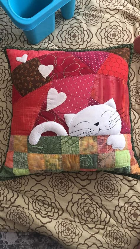 Cat Pillow Pattern, Cat Quilt Block, Cat Quilt Patterns, Cat Applique, Pillow Crafts, Applique Quilt Patterns, Bantal Sofa, Cat Cushion, Applique Quilting