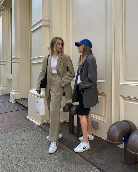 Lesbian Formal Outfits, Veja Women, Prep Fashion, Office Outfits Women Casual, Hot Couture, Smart Casual Women Outfits, Money Clothes, Baseball Cap Outfit, Woman In Suit