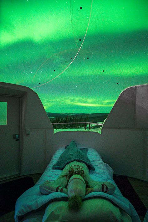 Blogger Bella Bucchiotti of xoxoBella.com shares her stay in an aurora dome at the Borealis Basecamp in Fairbanks Alaska.