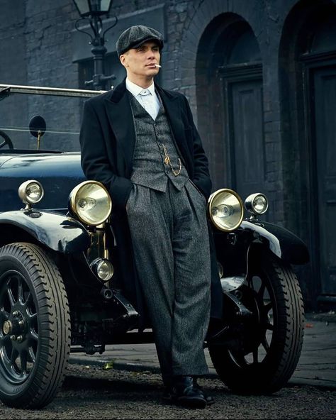 Peaky Blinders on Instagram: “Thomas🤤🔥 . ✅Follow❗👉 @fuckingpeakyfamily . Like and Follow for more information about Peaky Blinders @fuckingpeakyfamily 🤤 . . Shop link…” Kingsman Aesthetic, Tom Shelby, Peaky Blinders Costume, Peaky Blinders Series, Peaky Blinders Poster, Peaky Blinders Characters, Peaky Blinders Wallpaper, Peaky Blinders Suit, Peaky Blinders Thomas