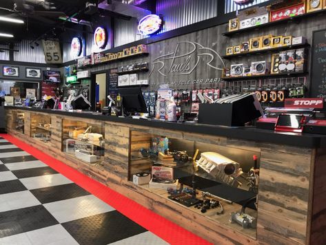 Automotive Shop Ideas, Spare Parts Shop Design, Car Accessories Shop Interior Design, Auto Parts Store Design, Motorcycle Showroom Design, Car Audio Store, Car Audio Shops, Car Showroom Design, Automotive Shops