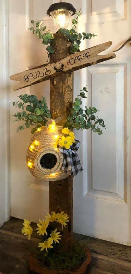 Bee Hives Diy, Bumble Bee Decorations, Bumble Bee Craft, Bee Hive Craft, Sunflower Crafts, Honey Bee Decor, Spring Easter Crafts, Outdoor Crafts, Burlap Crafts