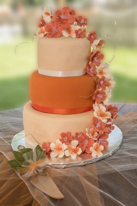 Burnt Orange and ivory wedding cake Orange And White Wedding Dress, Sweet 16 Orange Theme, Orange Quinceanera Theme, Orange And Ivory Wedding, Burnt Orange Cake, Burnt Orange Wedding Cake, Orange Color Cake, Orange Quinceanera, Wedding Cake Elegant Gold